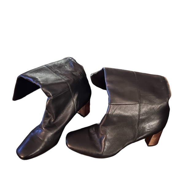 Kate spade black knee high booths with gold heels - Picture 2 of 10